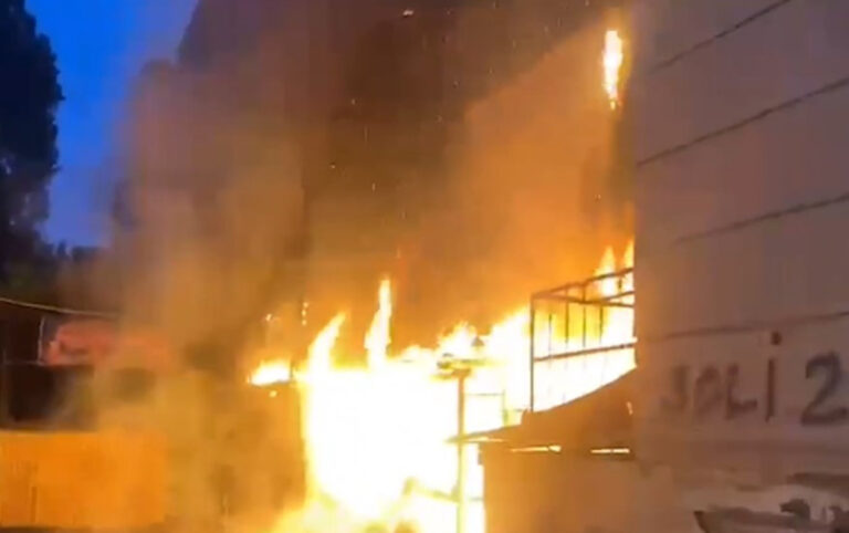Göyçayda market yandı - VİDEO