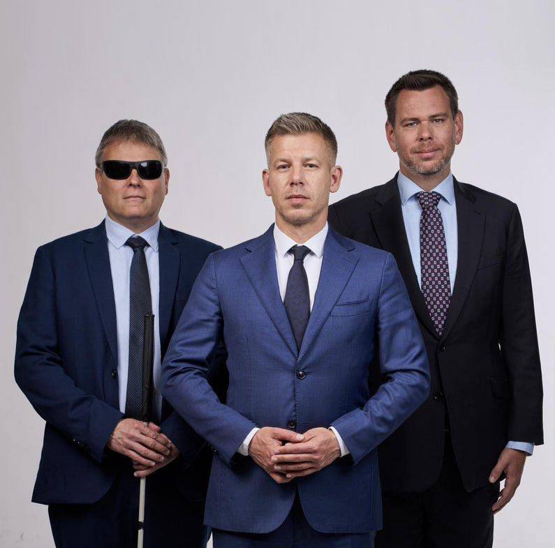 Macarıstan tarixində ilk: 16 yaşından kor qalan siyasətçi nazir olacaq