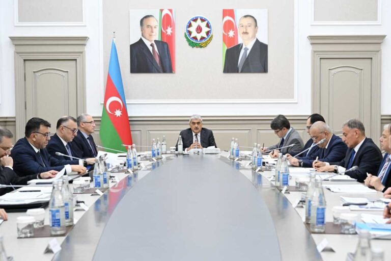 Samir Şərifov iclas keçirdi
