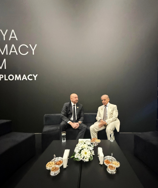 İlham Əliyev Antalyada Şahbaz Şəriflə görüşdü - FOTOLAR 3 sr 2