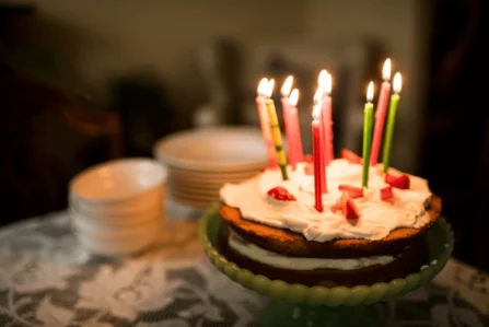 Ad günündə torta görə üç nəfəri öldürdü – İlginc