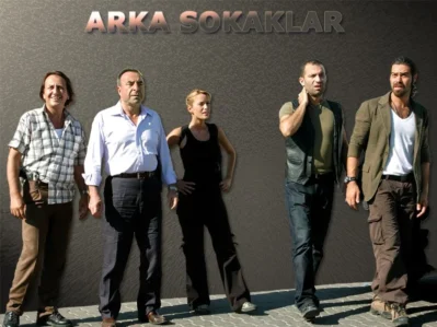 “Arka Sokaklar”ın bütün aktyorları “öldü”