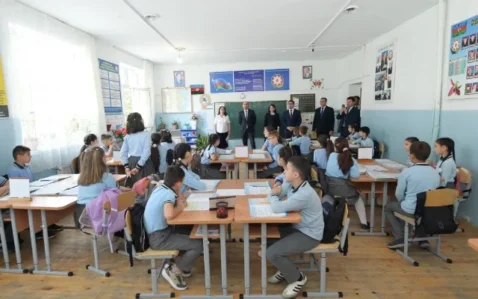 Nazirə müəllimi haqqında danışan şagird ağladı – VİDEO