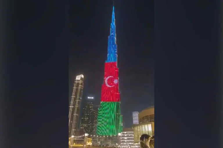 Bürc Xəlifə Azərbaycan bayrağının rəngləri ilə işıqlandırıldı