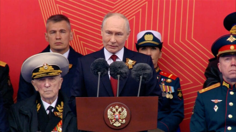 Dünya Putinin bu görüntüsündən danışır