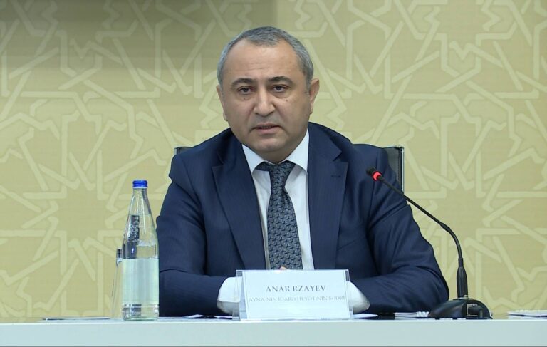 Taksilərin avtobus zolaqlarına girməsi... - Rəsmi
