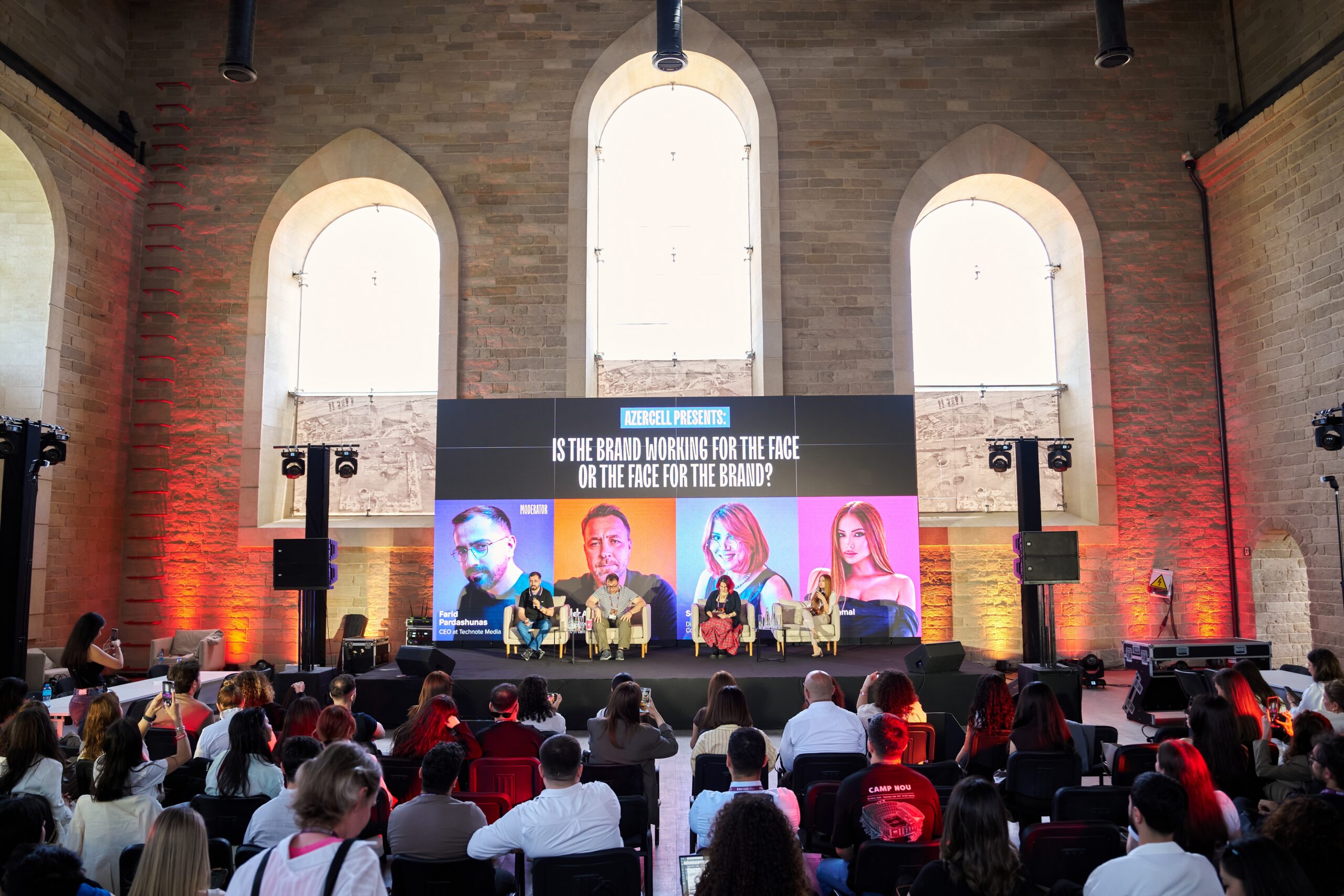 “Baku Flames” festivalı: Azercell “Ən Yaxşı Yerli Brend” seçildi - FOTO 4 4 2 1 scaled