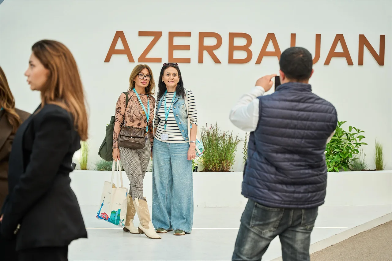 Azərbaycan pavilyonu WUF13 çərçivəsində təşkil olunan “Urban Expo” sərgisində fəaliyyətə başladı 6 6
