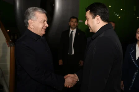 Şavkat Mirziyoyev Azərbaycana gəldi