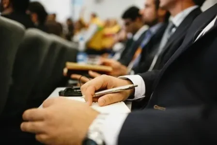 Bu halda diplomatların ailəsinə ödəniş ediləcək