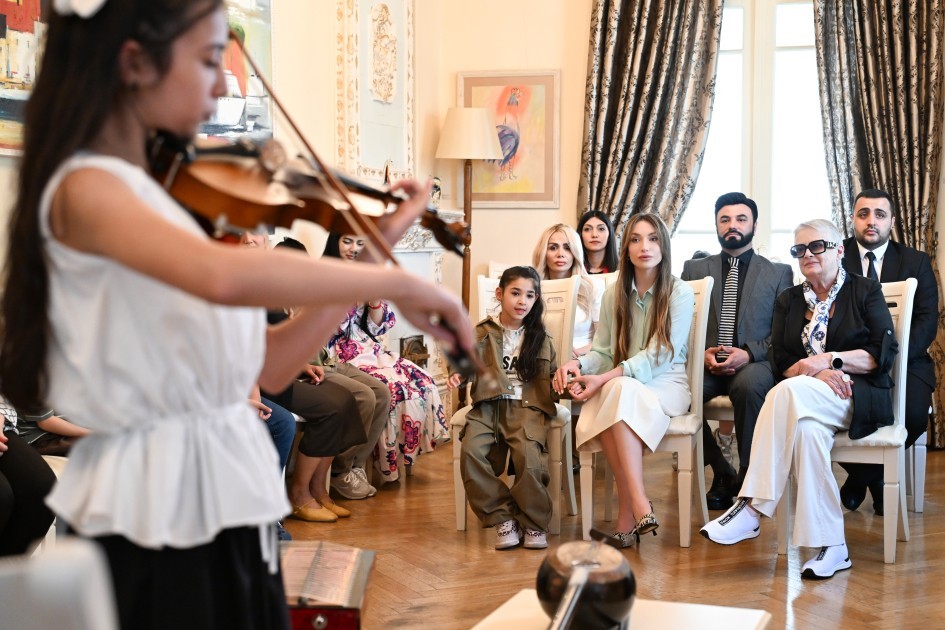 Maqsud İbrahimbəyov Yaradıcılıq Mərkəzində ustad dərsi keçirilib - FOTO 10 6a15ce38766806a15ce387668117798139446a15ce387667e6a15ce387667f 1