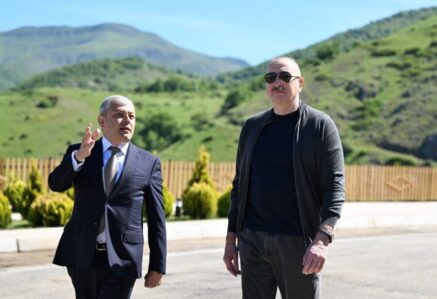 Prezident Şuşanın Böyük Qaladərəsi kəndində – FOTOLAR
