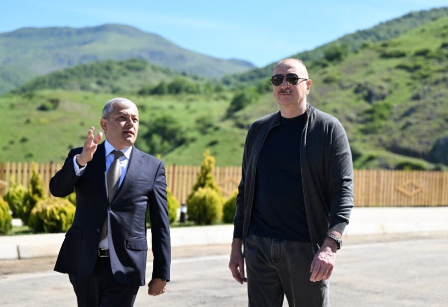 Prezident Şuşanın Böyük Qaladərəsi kəndində – FOTOLAR