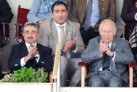 III Çarlz Qarabağ atlarının şousunu izlədi – FOTOLAR