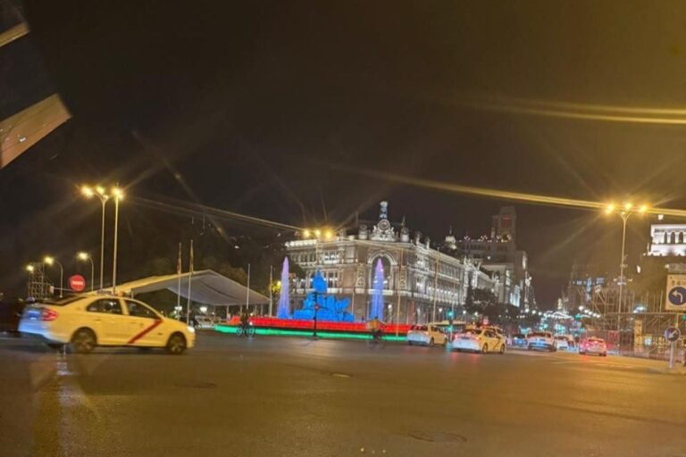 “Cibeles” fəvvarəsi bayrağımızın rənglərində işıqlandırıldı
