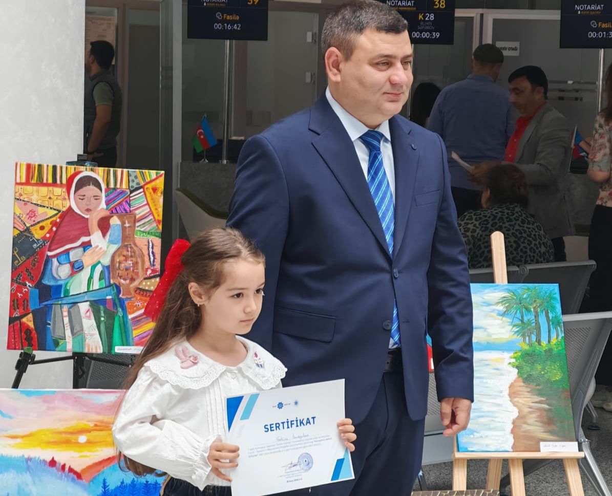 Sumqayıtda ASAN xidmət və “Panda School”un təşkilatçılığı ilə rəsm sərgisi keçirildi - FOTOLAR 9 df 9