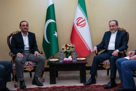 Əraqçi pakistanlı komandanla danışıqları müzakirə etdi