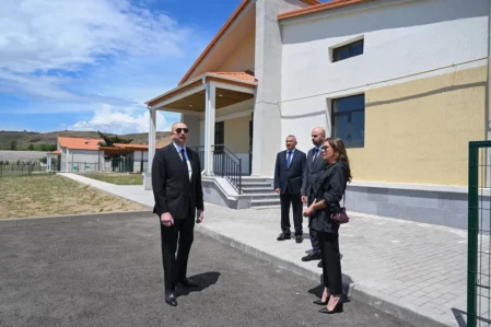 Prezident və birinci xanım Şükürbəylidə fərdi evlərlə tanış oldu – FOTO