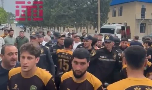 Azərbaycanda futbolçular və azarkeşlər arasında dava – Video