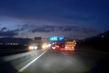 Hərəkətdə olan “KamAZ” dəhşət saçdı – VİDEO