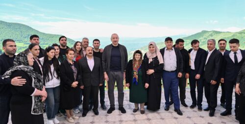 Müstəqillik Günündə Qarabağda – Şuşada sakinlərlə görüş – VİDEO