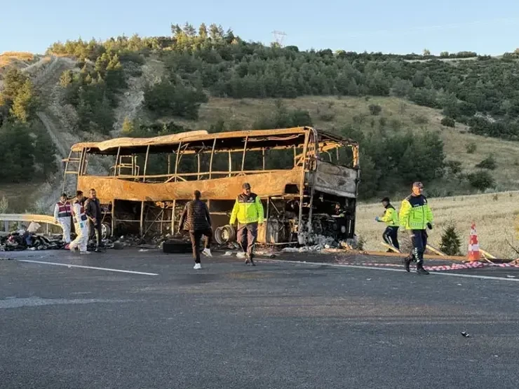 Türkiyədə dəhşət: avtobus kül oldu - 8 nəfər öldü 4 qeza 1