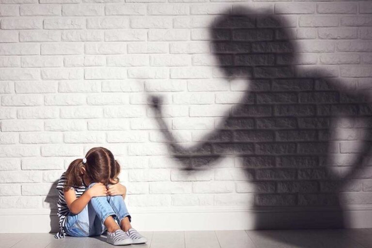 Uşağı döyən valideyn və müəllim 200 manatadək cərimələnəcək