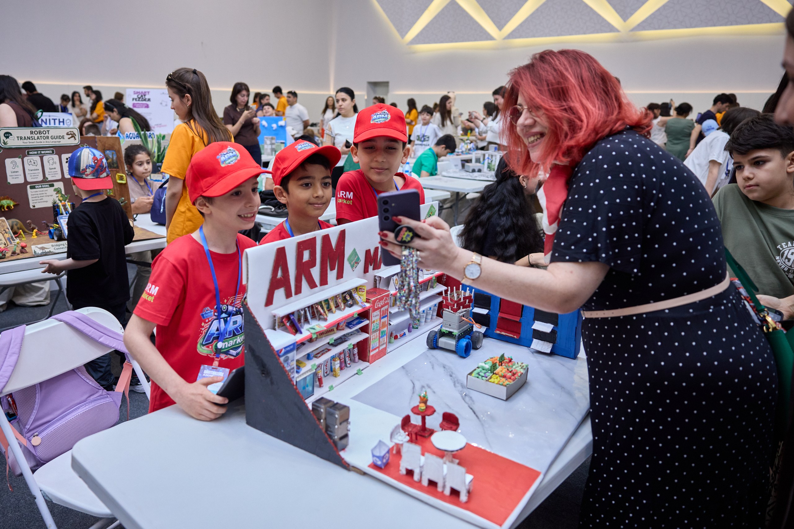 Azercell-in dəstəyi ilə “RobotChallenge Azerbaijan 2026” uğurla başa çatdı - FOTOLAR 3 2 8 1