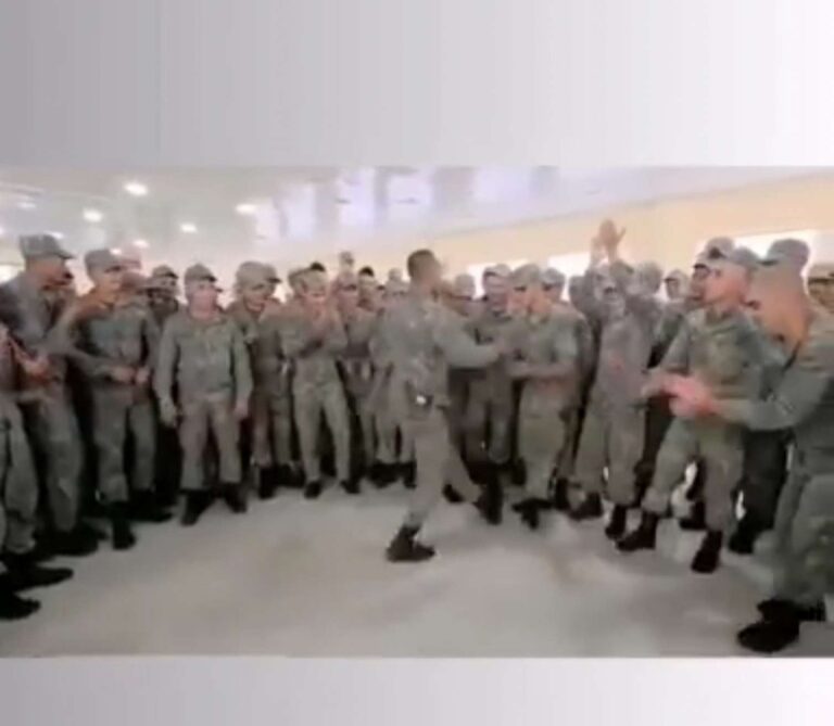 Azərbaycan əsgərinin bu görüntüsü trend oldu – VİDEO