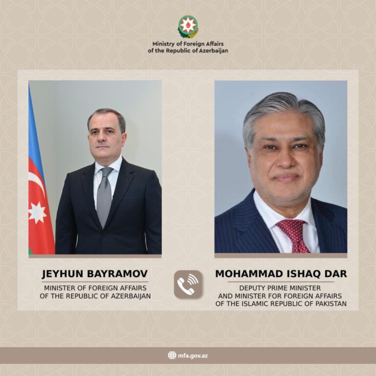 Ceyhun Bayramov pakistanlı həmkarı ilə danışdı