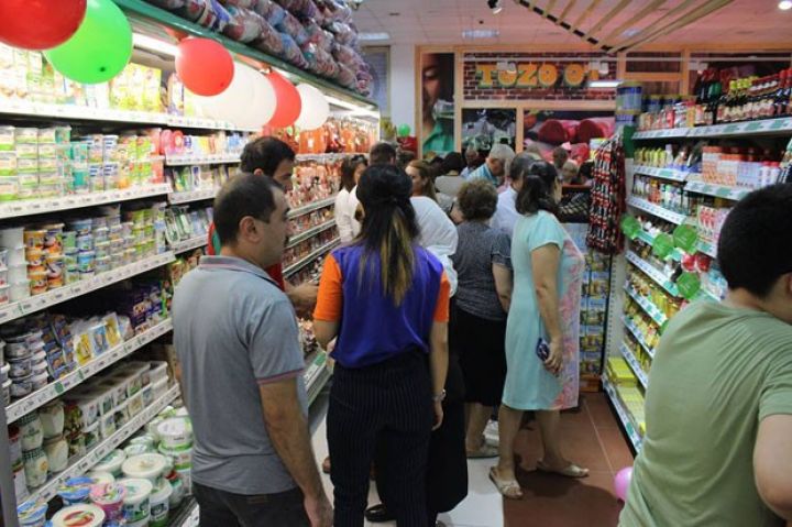 Bakıda yumurta həyəcanı: marketlərə hücum edildi