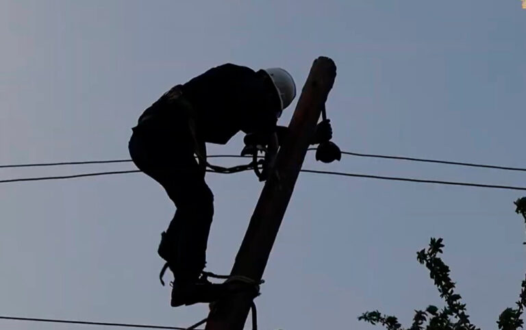 “Azərişıq” Lerikdə elektrik şəbəkəsini yeniləyir - VİDEO