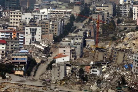 Çində güclü zəlzələ: xəsarət alanlar var