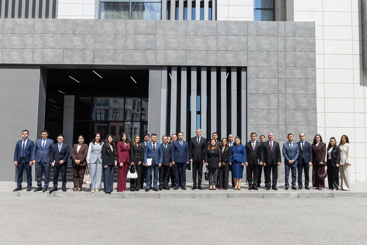 DİN-də vəzifəyə yeni təyin olunmuş hakimlərlə görüş keçirildi - FOTOLAR 4 din 95