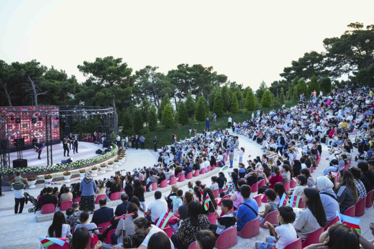 Xətaidə Qurtuluş Günü ilə bağlı möhtəşəm konsert proqramı keçirildi – VİDEO