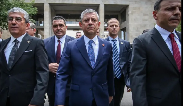 Özəlin tərəfdarlarından skandal addım: CHP-də fövqəladə vəziyyət yaşanır 1 image 23