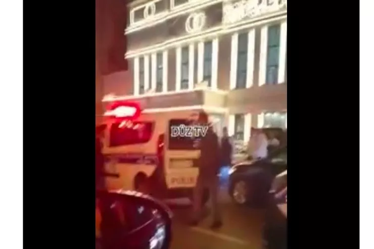 Şadlıq evinin qarşısında insident: polis 5 nəfəri saxladı - FOTOLAR 3 ins 13