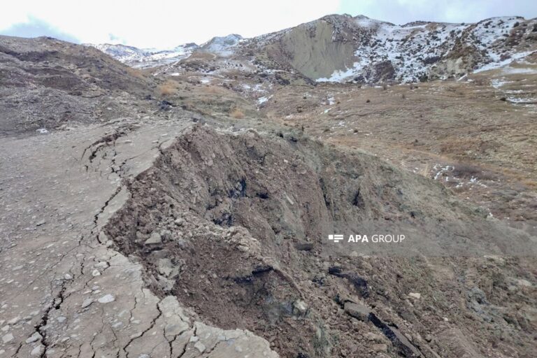 Laza kəndində baş verən torpaq sürüşməsinin GÖRÜNTÜLƏRİ yayıldı