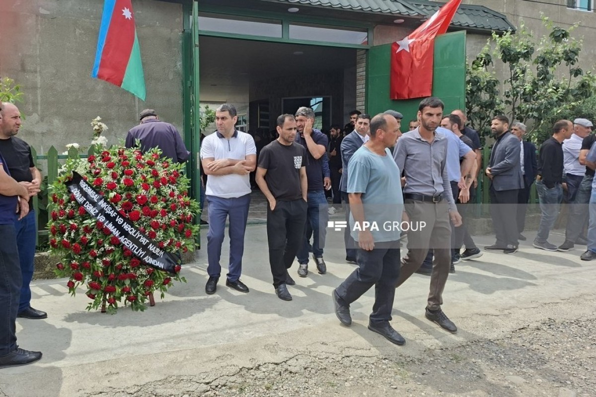 Gəmiyə hücumda həlak olanlar dəfn edildi - FOTOLAR 2 ll 41