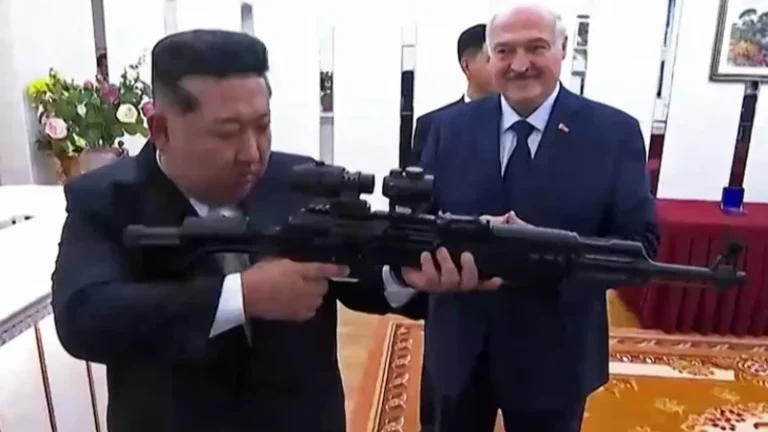 Kim Çen perspektivli gəncdir, diktator deyil - Lukaşenko