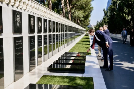 Kaleb Orr Şəhidlər xiyabanında – FOTO