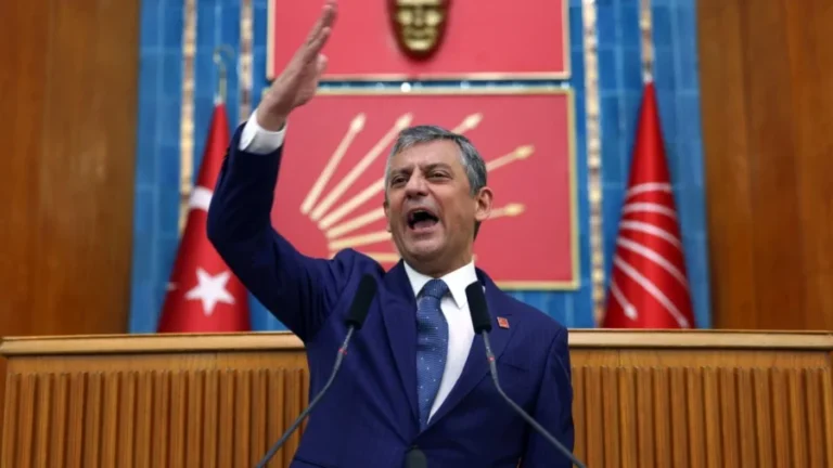 CHP-yə rəqib gəlir? - Özgür Özəldən sürpriz dəyişiklik anonsu