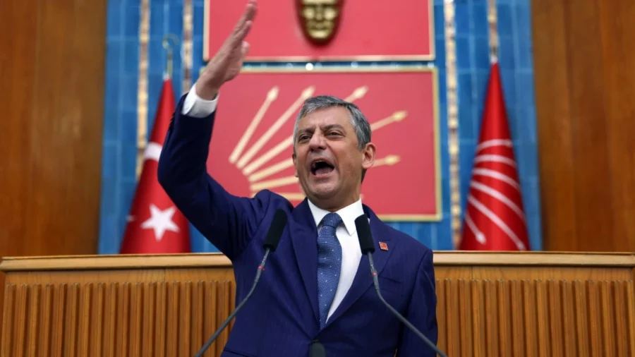 ozgur ozelden grup toplantisinda sert cikis karsimizda mutlak sultanla mutlak butlanin ittifaki var x0po cover