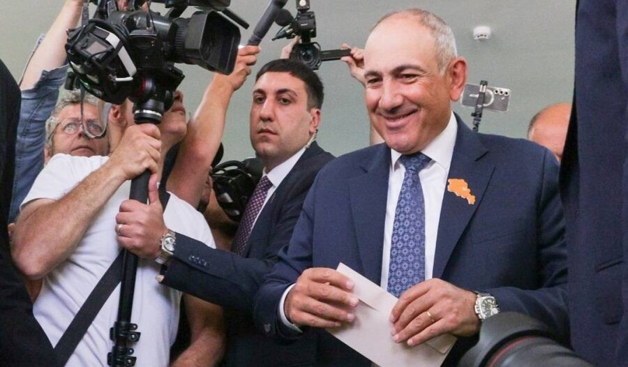 Azərbaycan Paşinyanın bu görüntüsündən danışır: məşhur bölgəmiz “yoxa çıxdı” – FOTO