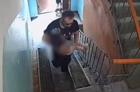 Blokda qorxunc anlar: Pedofil azyaşlı qıza təcavüz etmək istədi – VİDEO