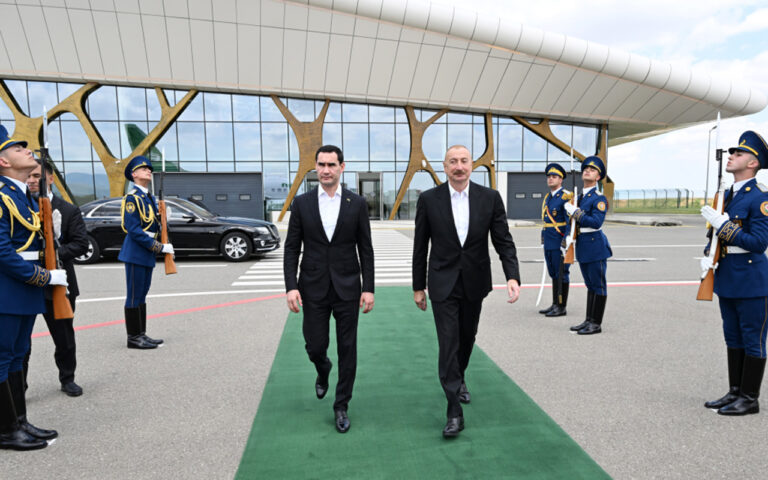 İlham Əliyev həmkarını yola saldı - FOTOLAR