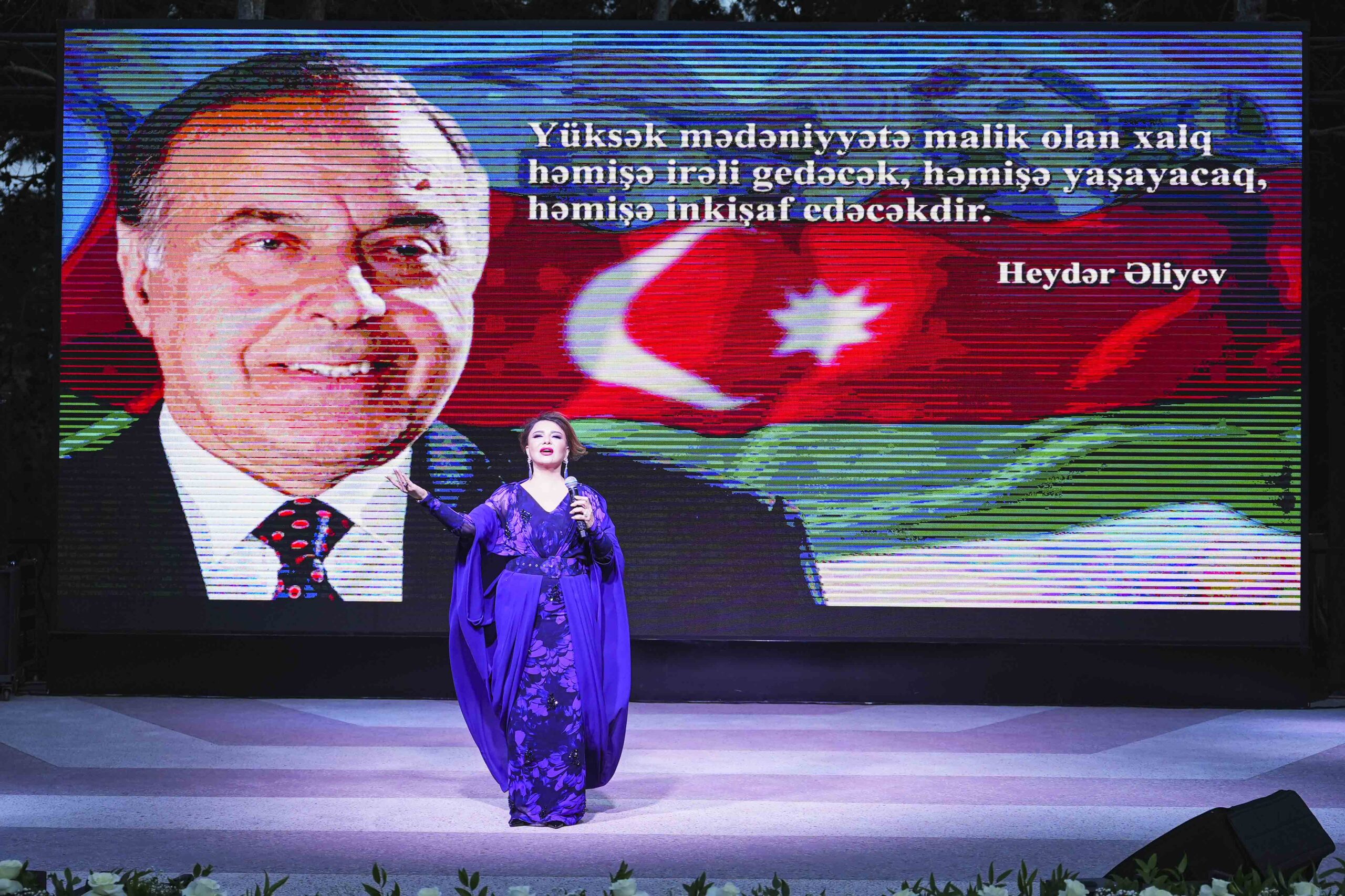 Xətaidə Qurtuluş Günü ilə bağlı möhtəşəm konsert proqramı keçirildi – VİDEO 16 xl 17 scaled