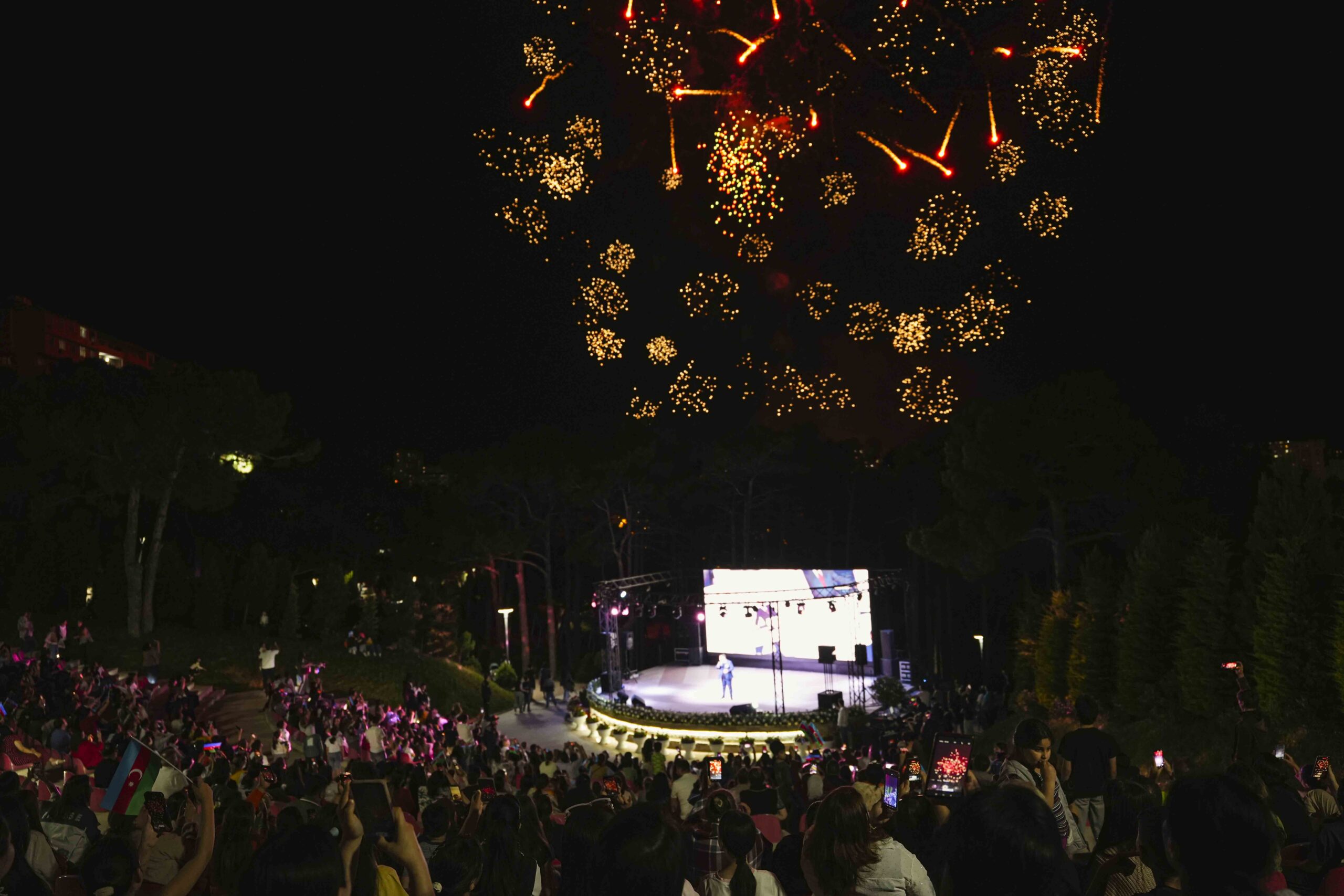 Xətaidə Qurtuluş Günü ilə bağlı möhtəşəm konsert proqramı keçirildi – VİDEO 31 xl 32 scaled