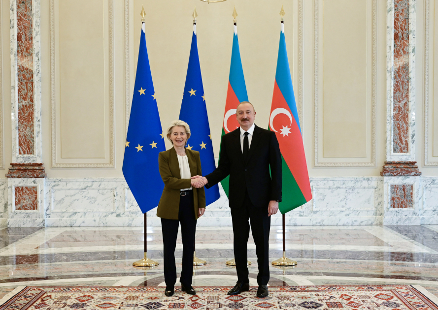 Prezident İlham Əliyev və Ursula fon der Lyayen mətbuata birgə bəyanatlarla çıxış edirlər – CANLI