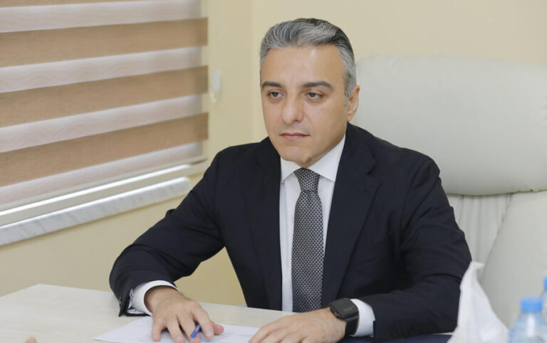 İşdən çıxarılan məmura yeni vəzifə verildi
